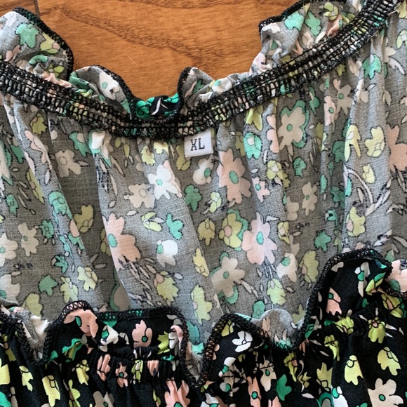 Cute floral romper size XL - Picture 3 of 7